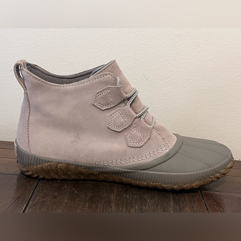 Sorel Women's Ankle Duck Boots in Taupe and Gray - Picture 4 of 9